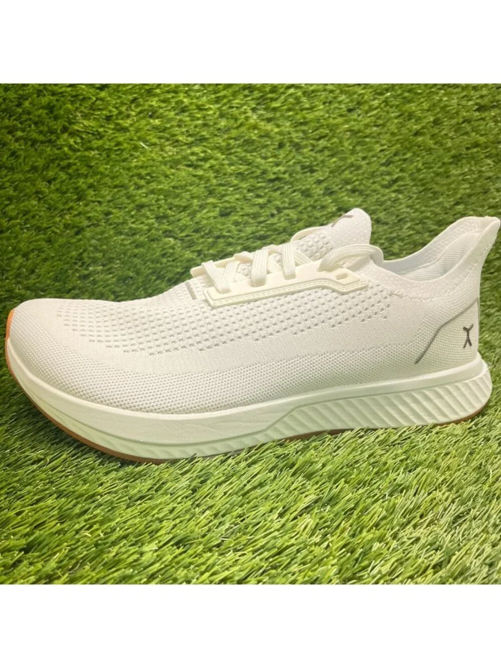 Flux Footwear Adapt Runner White Gum Mens Size 10.5 Athletic Walking Knit Shoes